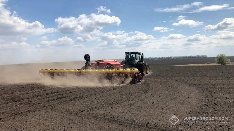 Деяким українським аграріям доведеться пересівати кукурудзу: проблеми зі сходами фото 1 LNZ Group